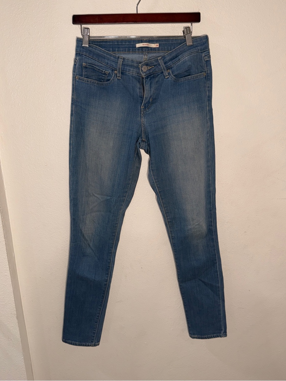 Levi's 711 Skinny Jeans in light wash blue